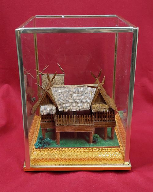 (ปิด149-)บ้านเรือนไทยจำลอง ในตู้ครอบกระจก (ขนาด13.5x18.5นิ้ว)