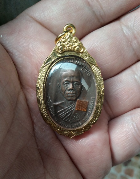 เหรียญหลวงพ่อคูณ ปริสุทโธ รุ่นบารมี 91 (ย้อนยุคปี 17 ติดผ้าจีวร) เนื้อทองแดงเก่า