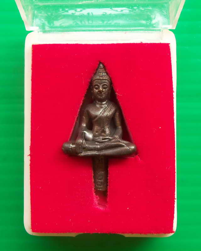 พระยอดธงรุ่น๑หลวงพ่อจ้อย วัดศรีอุทุมพร ปี 2549 จ.นครสวรรค์พร้อมกล่องเดิมๆจากวัด