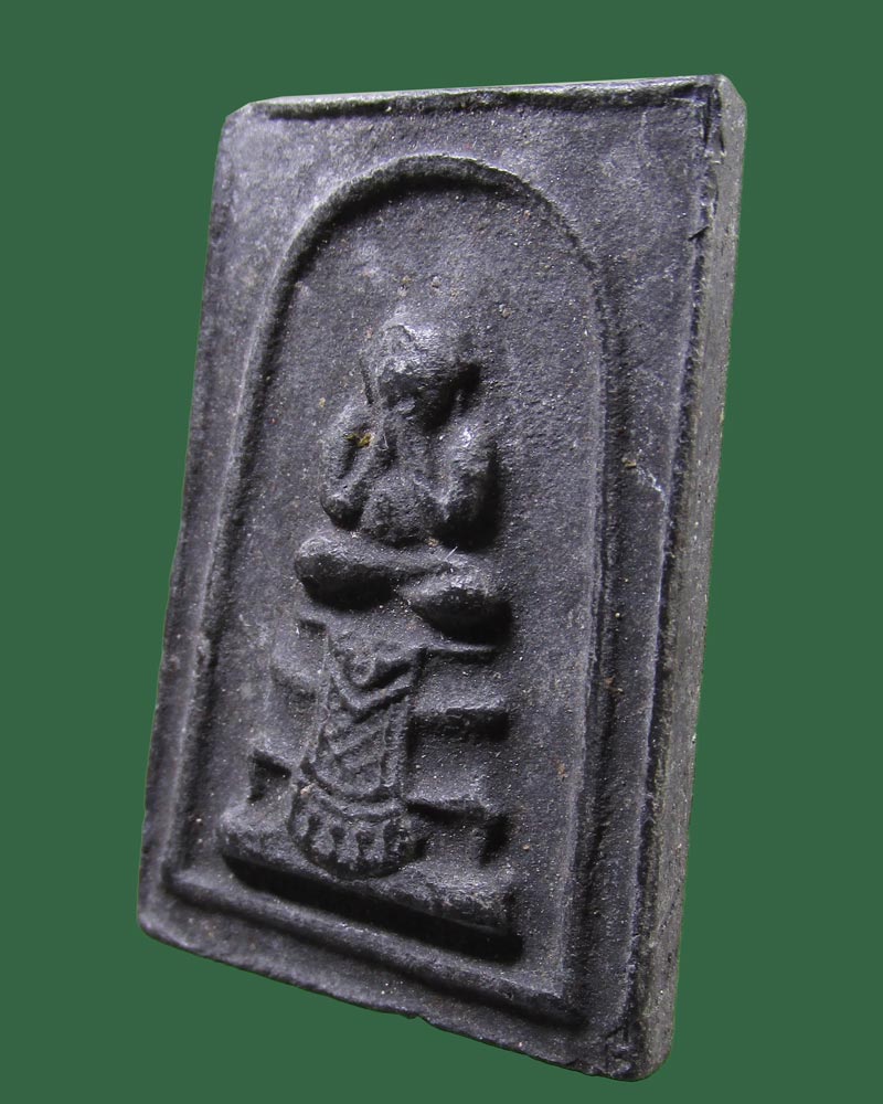 พระปิดตาฐานผ้าทิพย์ หลังยันต์นูน  ท่านเจ้าคุณนรฯ ออกวัดศีลขันธาราม จ.อ่างทอง ปี 2513