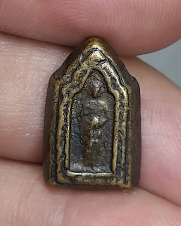 พระหล่อประจำวัน ไม่ทราบที่ครับ