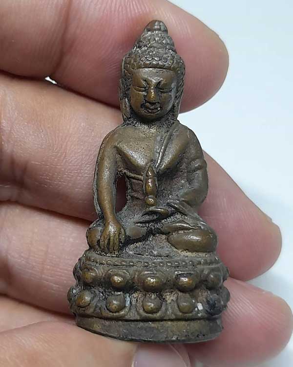 พระกริ่งใหญ่ ไม่ทราบสำนักครับ