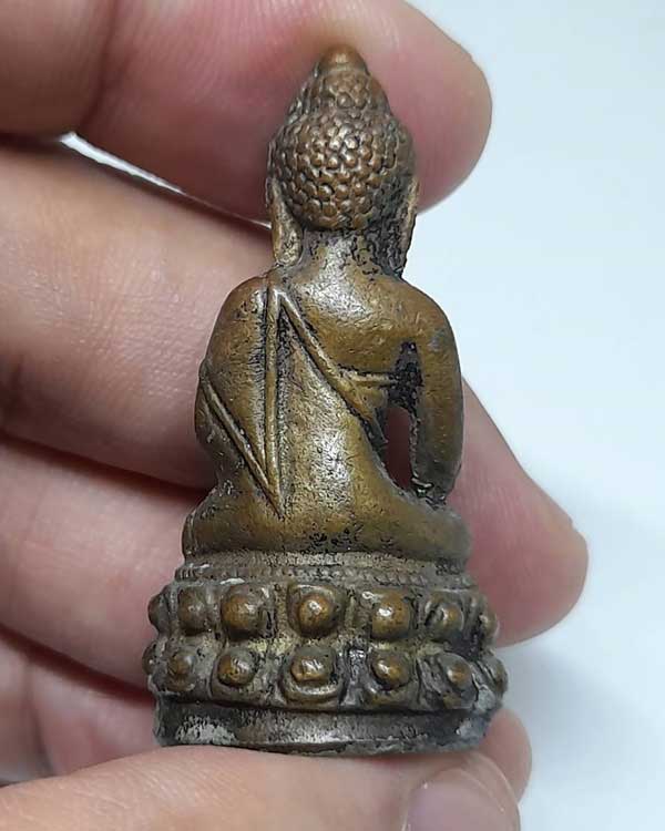 พระกริ่งใหญ่ ไม่ทราบสำนักครับ