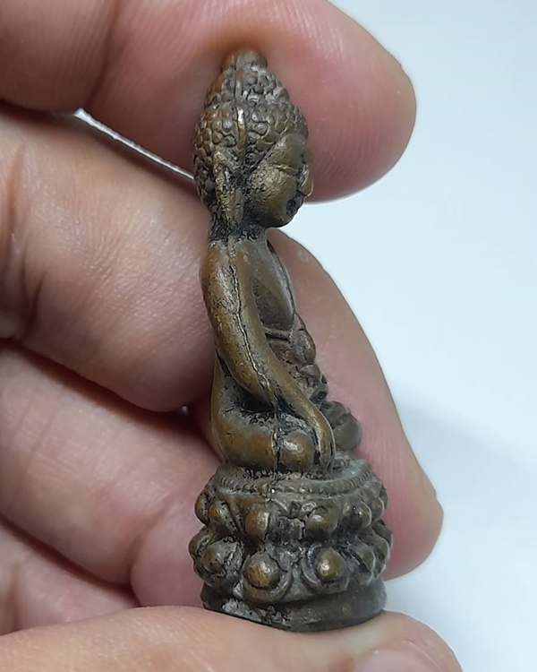 พระกริ่งใหญ่ ไม่ทราบสำนักครับ