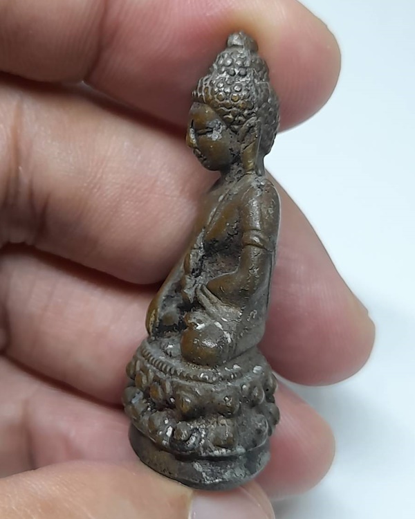 พระกริ่งใหญ่ ไม่ทราบสำนักครับ