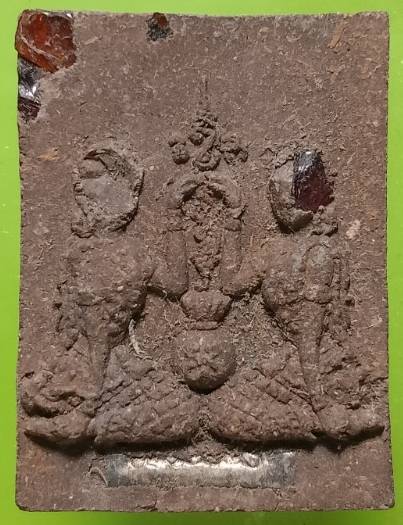 นางกวักฝังพลอยตะกรุด 1 ดอก