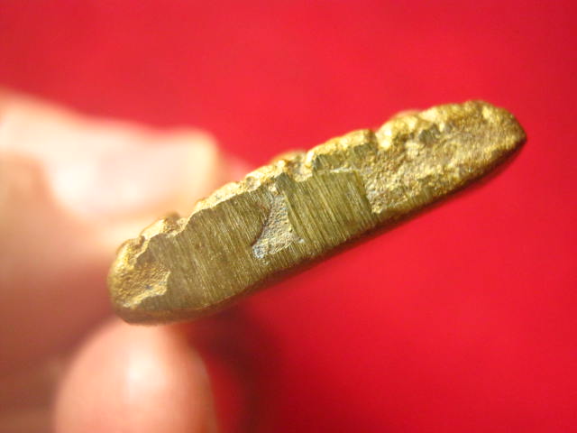 เหรียญพระพุทธหล่อโบราณ หลังยันต์ เนื้อทองผสม เก่าไม่ทราบที่