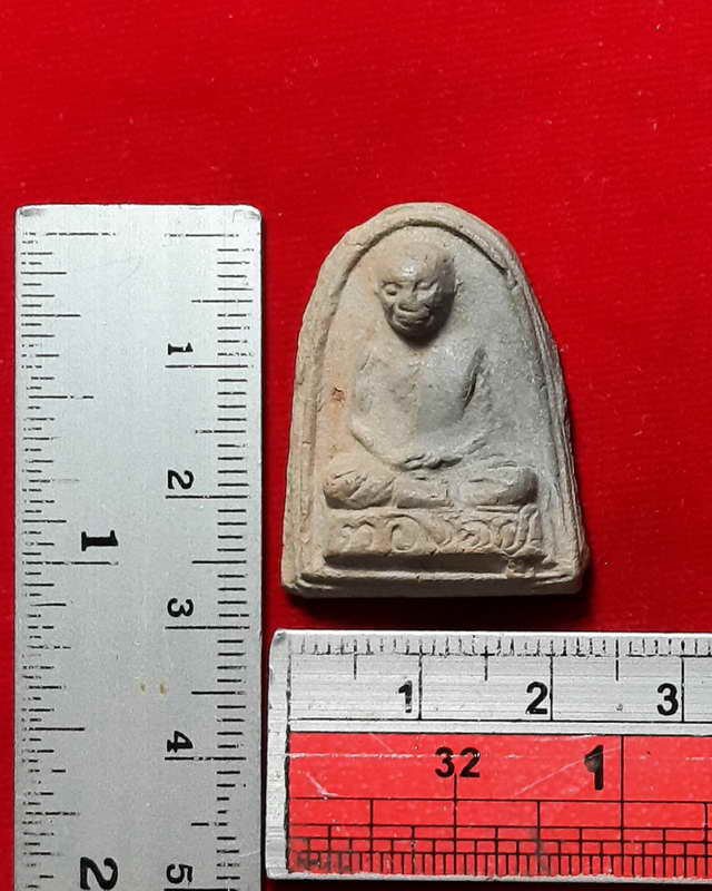 รูปเหมือนเนื้อดินผสมผงรุ่นแรกหลวงพ่อทองอยู่ วัดเกยไชยเหนือ