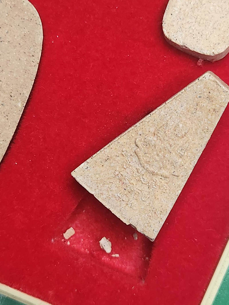 พระชุดเบญจภาคีรุ่นเทอดพระเกียรติ สร้างจากกระเบื้องมุงหลังคาพระอุโบสถ 366 ปี วัดชุมพลนิกายาราม อยธยา