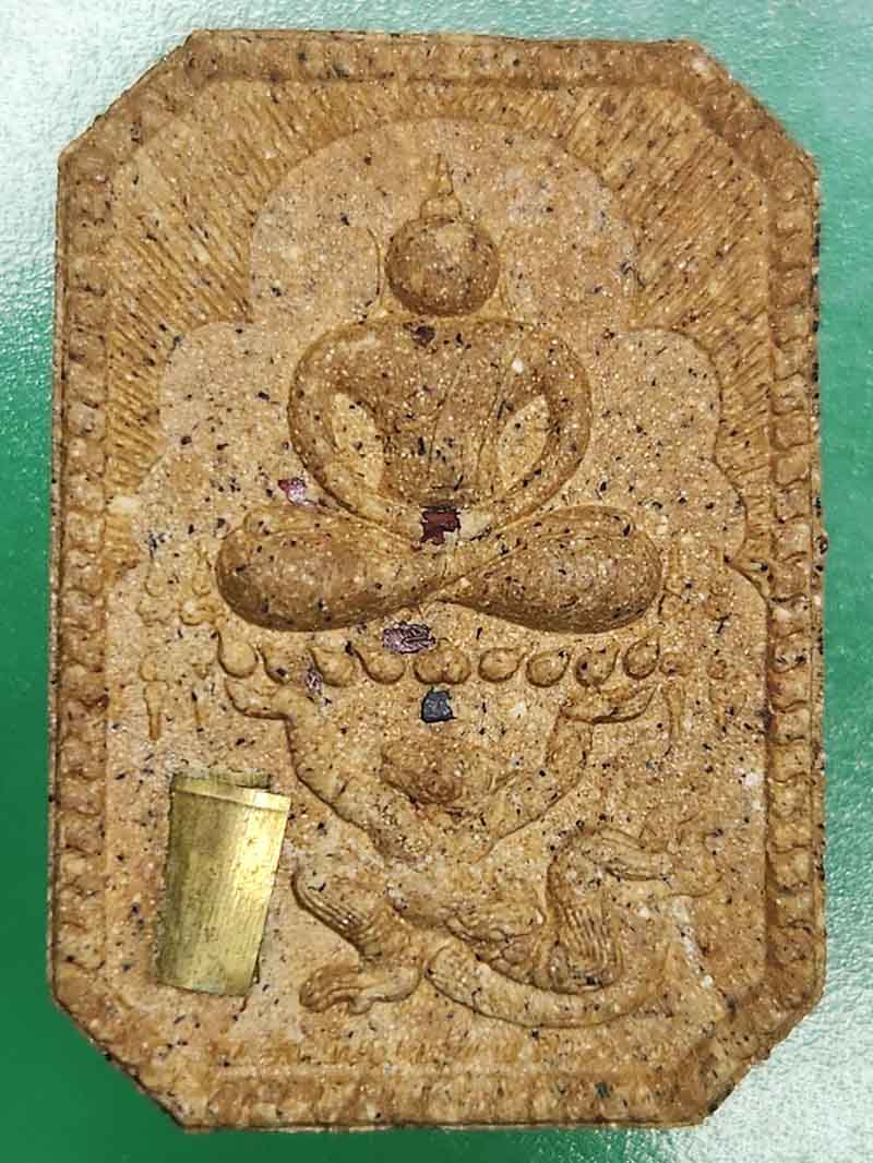 หลวงปู่มหาศิลาพระสมเด็จพิมพ์สองหน้า(ทรงหนุมาน)ตะกุดทองฝาบาตร ด้านหลังท้าวเวสสุวรรณ พญาครุฑ ปี 2567