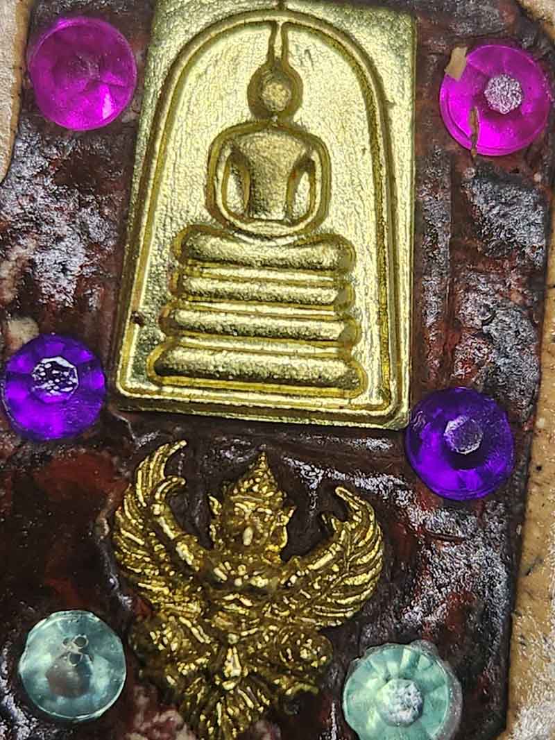 หลวงปู่มหาศิลาพระสมเด็จพิมพ์สองหน้า(ทรงหนุมาน)ตะกุดทองฝาบาตร ด้านหลังท้าวเวสสุวรรณ พญาครุฑ ปี 2567