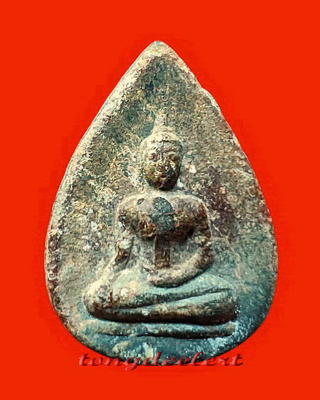 พระท่ากระดานพิมพ์กลีบบัว หลวงพ่อนารถ วัดศรีโลหะราษฎร์บำรุง จ.กาญจนบุรี เนื้อตะกั่วสนิมแดงค่ะ