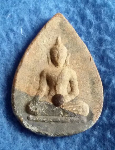 พระท่ากระดานกลีบบัว หลวงพ่อนารถ วัดศรีโลหะราษฏร์บำรุง จ. กาญจนบุรี พ.ศ. 2520