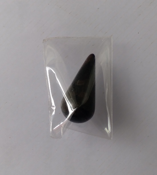 เครื่องรางหินแกะทรงหนดน้ำ