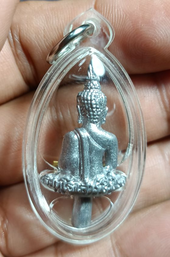 พระยอดธงปริสุทโธ หลวงพ่อคูณ วัดบ้านไร่ รุ่นเสาร์ ๕ ดอกไม้จะบาน ปี2000 (2543) เนื้อตะกั่วเถื่อน