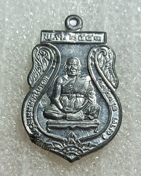 เหรียญเสมา หลวงพ่อผาด วัดไร่ จ.อ่างทอง เนื้อตะกั่ว ปี2551 ที่ระลึกปฏิสังขรณ์ศาลาการเปรียญ 