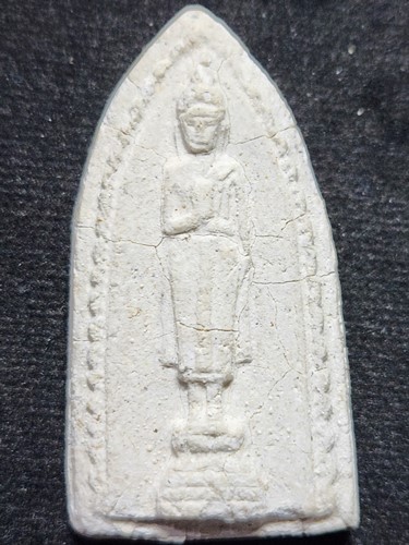 วัดนครชื่นชุม นครปฐม พระผงปรางค์ห้ามญาติ   สร้างปี 2506 ผสมผงเก่ากรุบางขุนพรหม  หลวงพ่อเงินวัดดอนยาย