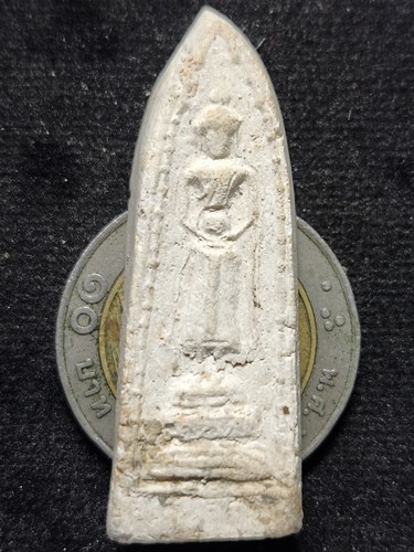 วัดนครชื่นชุม นครปฐม พระผงปางอุ้มบาตร วัดพุทธ สร้างปี 2506 ผสมผงเก่ากรุบางขุนพรหม  หลวงพ่อเงินวัดดอน