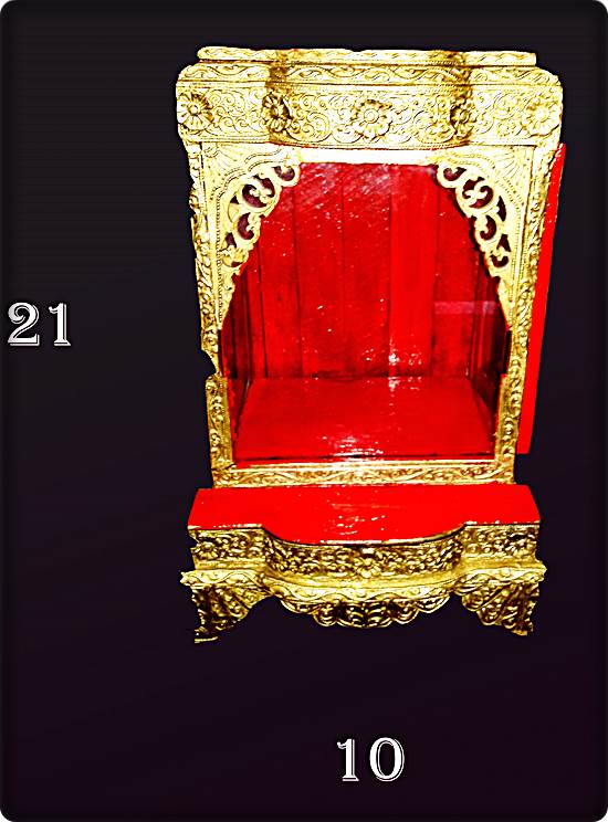 v02.ตู้บังลังค์แกะลายใหญ่ทาทองปิดทองศิลปะเก่าแก่เพื่อนบ้านพร้อมกระจกเสริมบารมีและองค์พระบูชาที่วาง