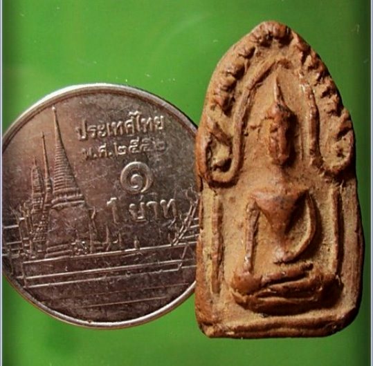**เบาๆ**พระขุนแผน พิมพ์เล็ก เนื้อดิน เก่าๆ ไม่ทราบที่**เนื้อจัด สวยๆ เชิญชมครับ 