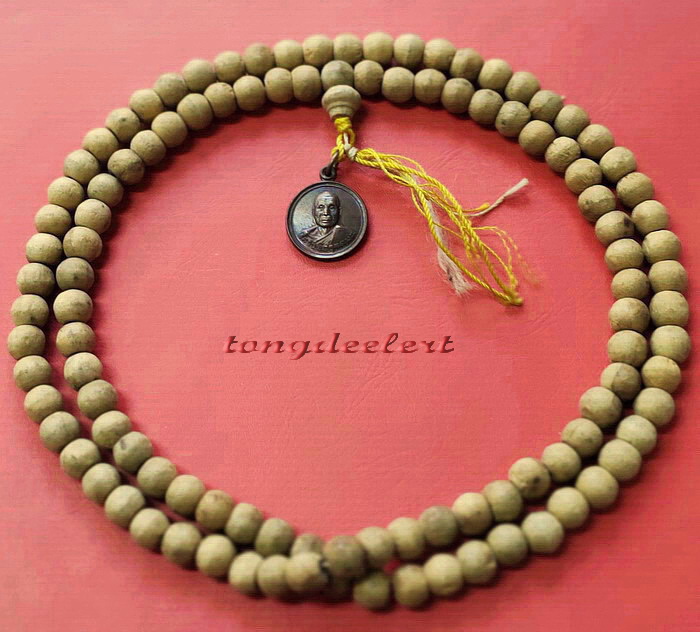 ประคำพญาไม้ หลวงพ่ออุตตมะ วัดวังก์วิเวการาม จ.กาญจนบุรี หายาก น่าสะสมค่ะ