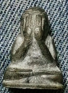 พระปิดตาพิมพ์ตุกตาลอยองค์ หลวงพ่อโด่ วัดนามะตูม ชลบุรี