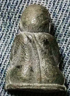 พระปิดตาพิมพ์ตุกตาลอยองค์ หลวงพ่อโด่ วัดนามะตูม ชลบุรี