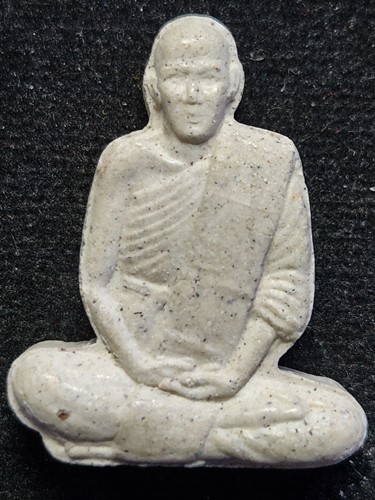 วัดหลักสี่ กรุงเทพ พระผงรูปเหมือน หลวงปู่ขาว