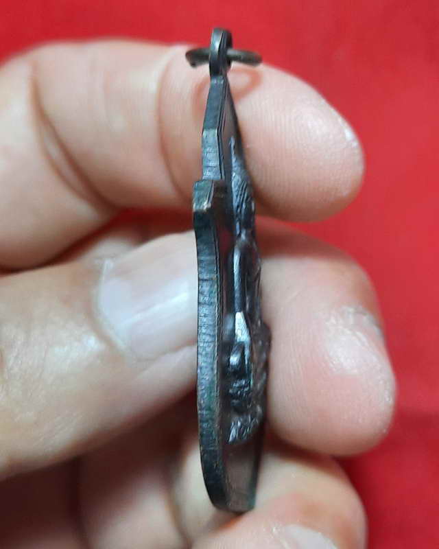 เหรียญพระฤกษ์พระราชทานสร้างพระอุโบสถ วัดนางพญา อ.เมือง จ.พิษณุโลก 2512 "พิมพ์บัวสองชั้น" เนื้อทองแดง