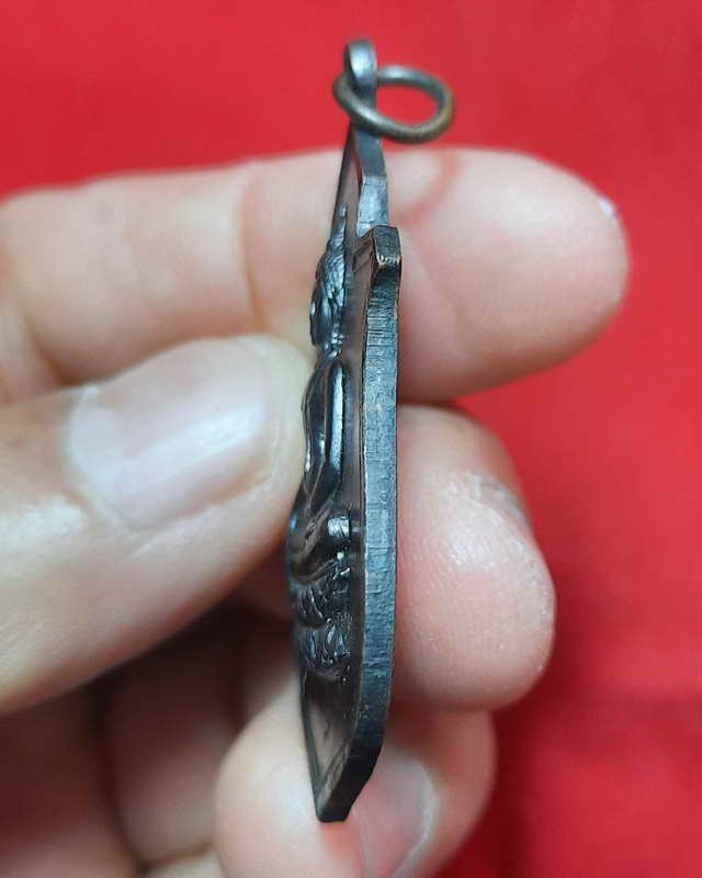 เหรียญพระฤกษ์พระราชทานสร้างพระอุโบสถ วัดนางพญา อ.เมือง จ.พิษณุโลก 2512 "พิมพ์บัวสองชั้น" เนื้อทองแดง