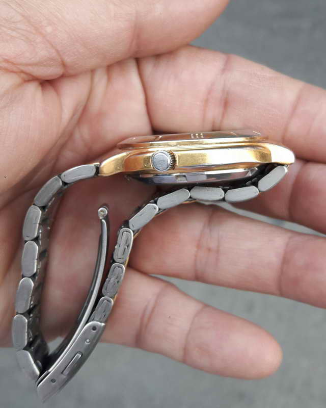 นาฬิกาข้อมือSEIKO AUTOMATIC หน้าปัทกว้าง3.8ซม สายยาว 19.2 ซม(เคาะเดียวแดง)