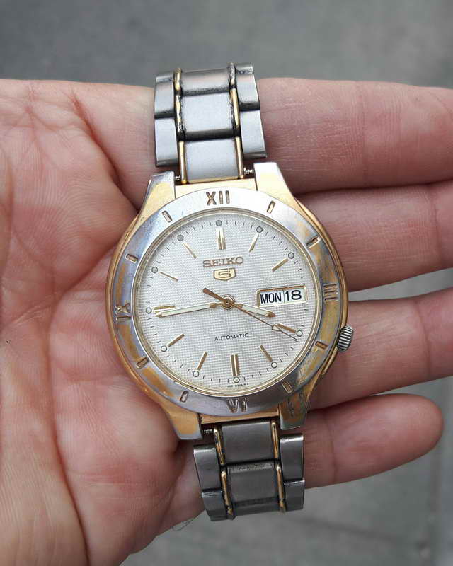 นาฬิกาข้อมือSEIKO AUTOMATIC หน้าปัทกว้าง3.8ซม สายยาว 19.2 ซม(เคาะเดียวแดง)