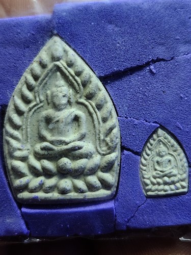 พระผงเจ้าสัวพิมพ์ใหญ่  + เล็ก