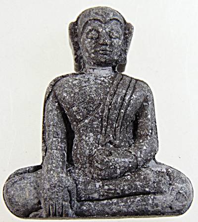 ๒๐ พระผงหลวงปู่ดำ