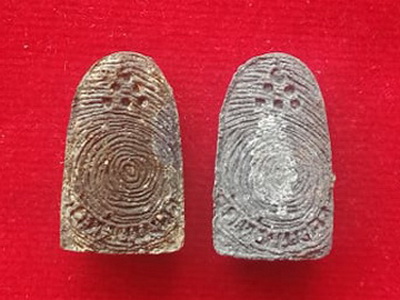 หลวงปู่ทวด รุ่นพระของขวัญ วัดห้วยมงคล ปี53 เนื้อผงว่านหลังลายมือ รวม 2 องค์