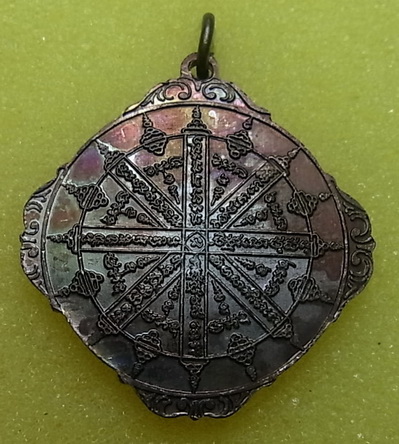 เหรียญรัตนมาลา หลังยันต์อิติปิโส 8ทิศ ผิวรุ้งอมม่วง สวยจริงๆ