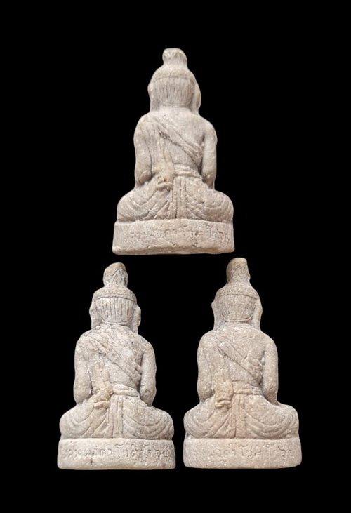 เคาะแรกแดง..พ่อปู่ฤาษ๊นารอด ๔๕..ผงมงคล รวม ๓ ตน ไม่มีกล่อง..ลพ.ดำ วัดเขาพูลทอง จันทบุรี / จัดส่ง ems