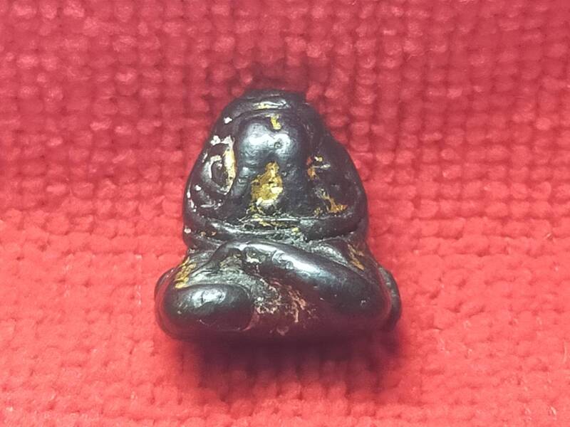 พระปิดตา เนื้อเมฆพัตร ไม่ทราบที่ ดูแล้วชอบ เคาะเลยครับ