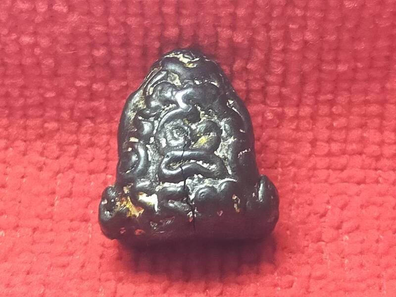 พระปิดตา เนื้อเมฆพัตร ไม่ทราบที่ ดูแล้วชอบ เคาะเลยครับ