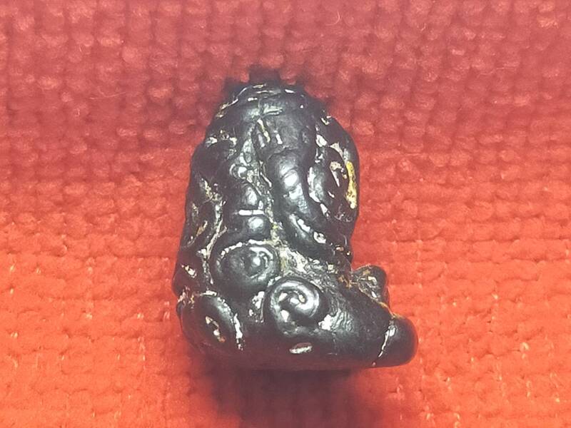 พระปิดตา เนื้อเมฆพัตร ไม่ทราบที่ ดูแล้วชอบ เคาะเลยครับ