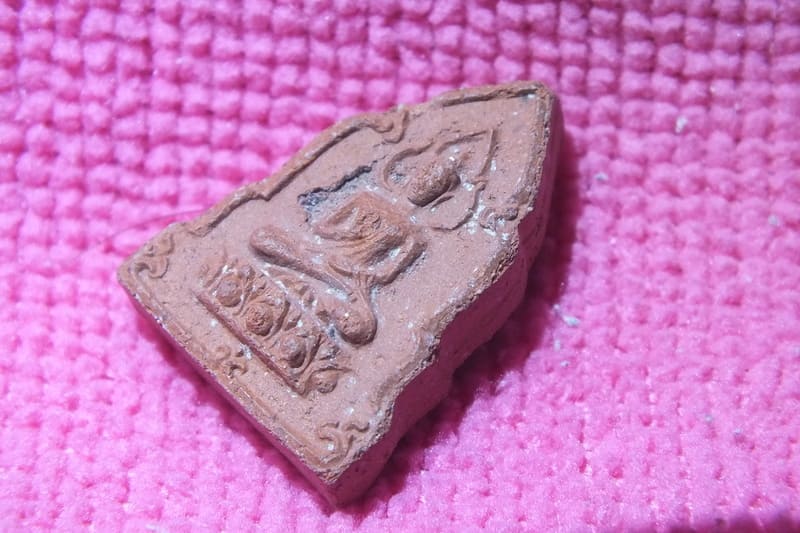 พระผงมหาเสน่ห์ พิมพ์พระประทานพร หลวงพ่อสนิท วัดลำบัวลอย