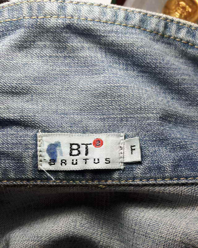 เสื้อแจ๊คเก็ตยีนส์ฟอก LEAD OFF ไซ้ด์ L ไหล่ 20 นิ้ว แขนยาววัดจากกึ่งกลางไหล่ 22.5 นิ้ว 