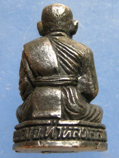 รูปหล่อ หลวงพ่อผล วัดเนินทอง ลพบุรี