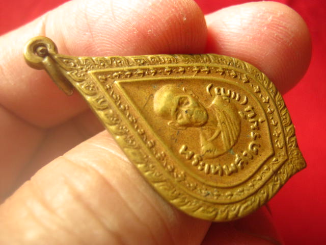 เหรียญพัดยศใหญ่ หลวงปู่แก้ว วัดช่องลม สมุทรสาคร ปี 2519 เนื้อฝาบาตร ห่วงเดิม