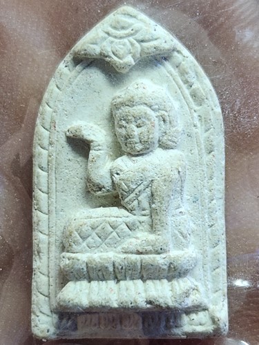 วัดหลักสี่ กทม ผงนางกวัก  หลัง ยันต์ตรี 