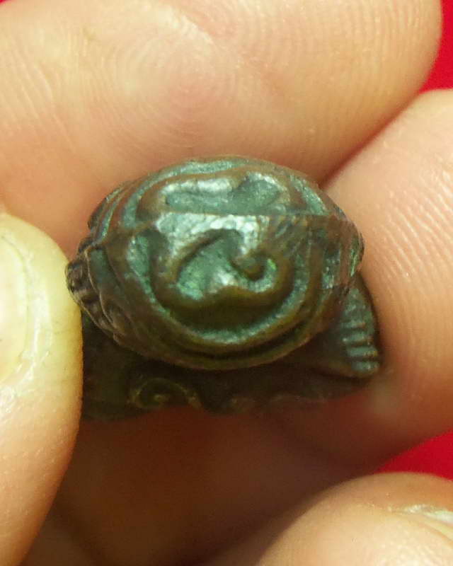 พระปิดตายันต์ยุ่ง หล่อโบราณ เนื้อทองแดงผสมชนวนเก่าผิวไฟ หลวงปู่แขก ปภาโส วัดสุนทรประดิษฐ์ อ.บางระกำ 