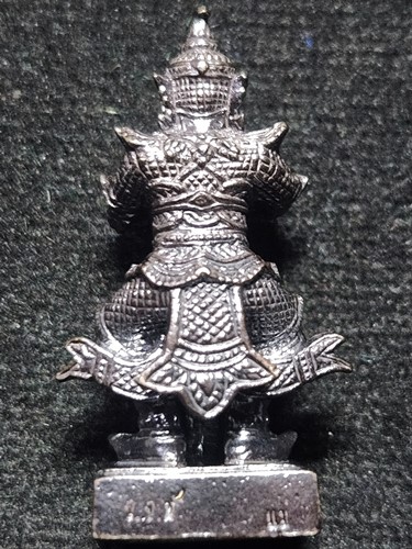 วัดจุฬามณี  สมุทรสงคราม ท้าวเวสสุวรรณ หลวงพ่ออิฏฐ์  รุ่นแม่สิริสมโภช  ปี 2558 เนื้อรมดำมันปู  (ตอกโค