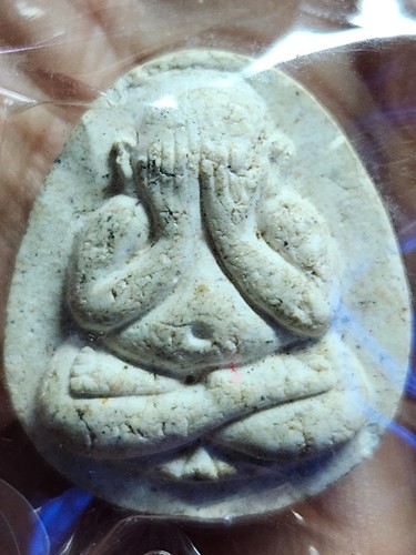 พระปิดตาเนื้อผง วัดยานนาวา กรุงเทพฯ