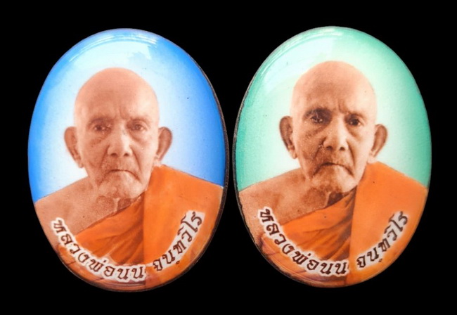 ล็อกเก็ตรุ่นเศรษฐี ๒๕๖๕..ฉากฟ้าหลังทองแดง + ฉากเขียวหลังทองเหลือง..ลป.นน เขาพรานธูป ประจวบคีรีขันธ์