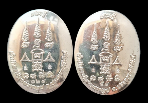 ล็อกเก็ตรุ่นเศรษฐี ๒๕๖๕..ฉากทองหลังเงิน + สีงาช้างหลังเงิน..ลป.นน เขาพรานธูป ประจวบคีรีขันธ์